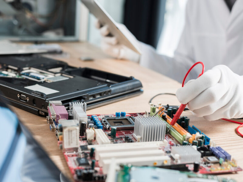 Jak wygląda diagnoza komputera u klienta przy problemach sezonowych zimą